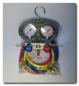 GAUGE/MANIFOLD SET WITH CHARGING HOSE.